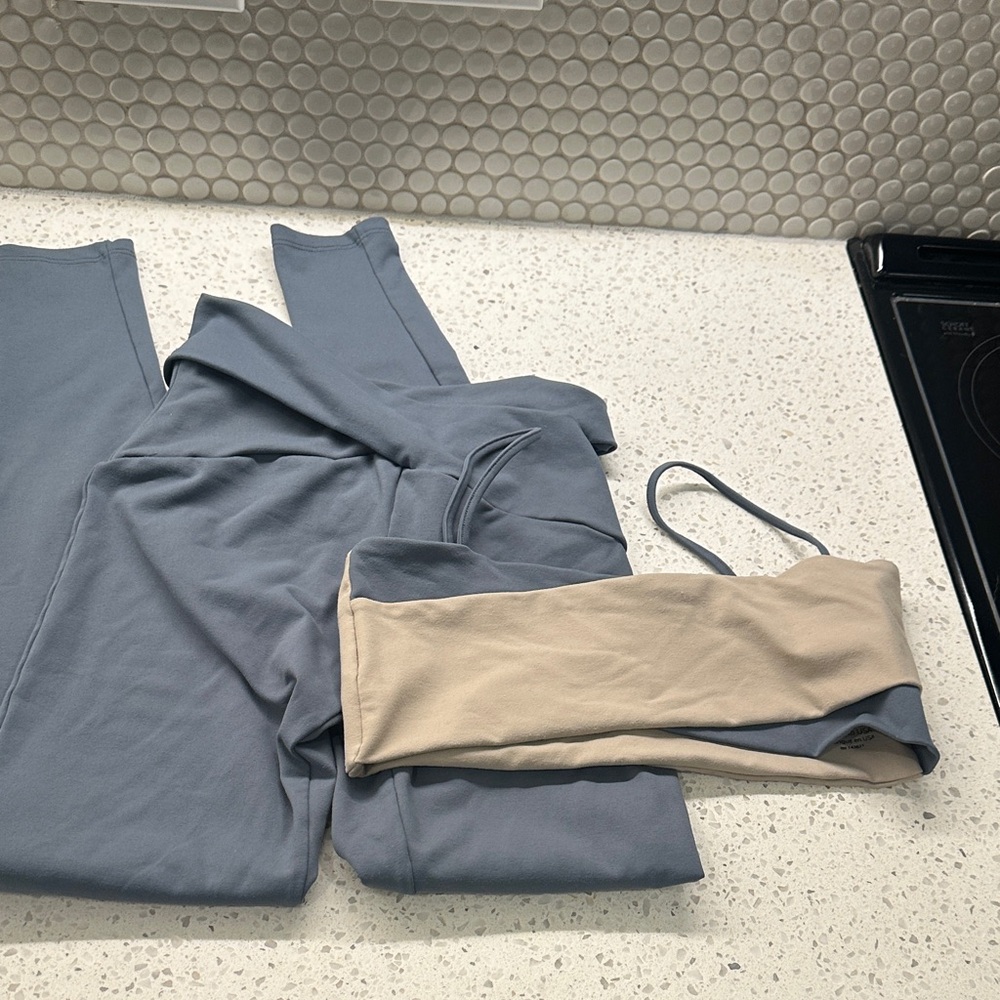 Live the Process orion legging and bra Green and Tan NWOT